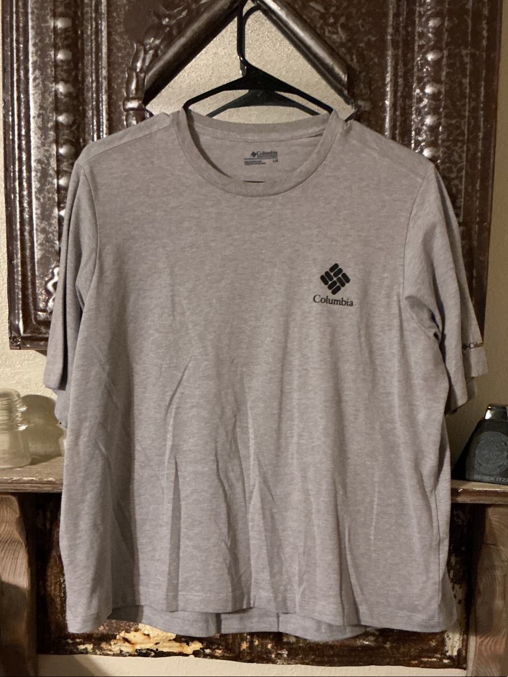 Columbia Men’s Light Gray Short-Sleeve Logo Tee